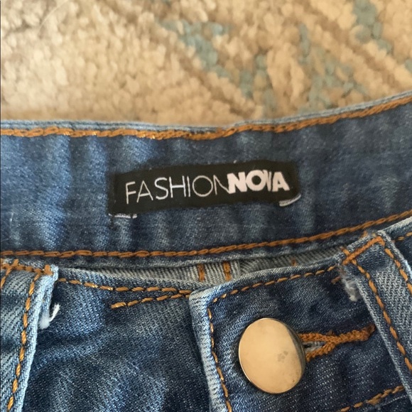 Fashion Nova High Waisted Distressed Jeans SIZE 1 - Picture 3 of 7